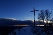 27 Alla croce di vetta del Monte Gioco (1366 m)